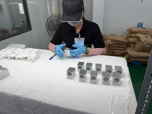 Sichtprüfung von gefrästen Aluminiumteilen